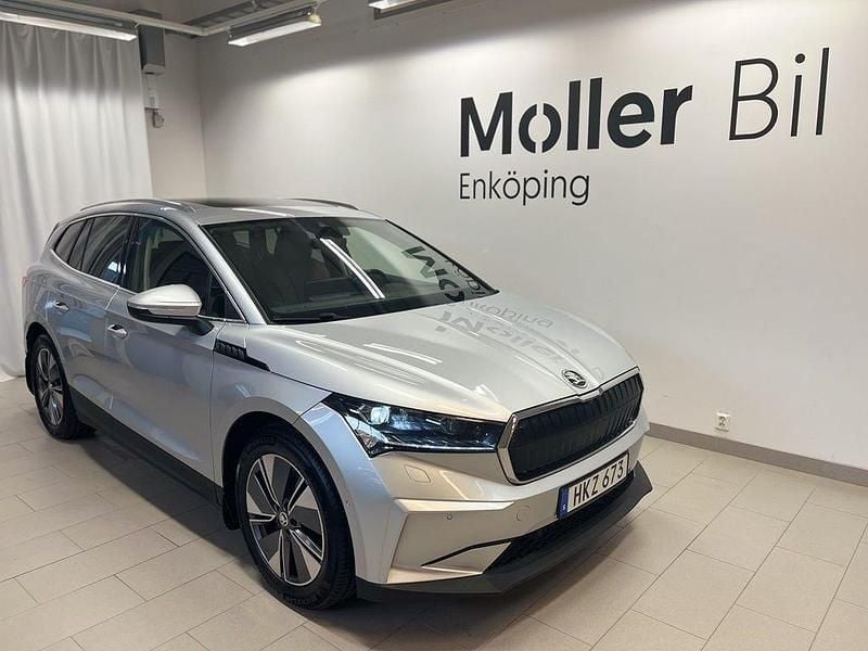 Silver (brilliant silver metallic) Begagnad 2022 Skoda Enyaq iV SUV | 379 000 kr (Marknadspris) - Bild 1/3