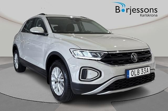 Grå Begagnad 2022 VW T-Roc Life SUV | 279 000 kr (Marknadspris) - Bild 1/4