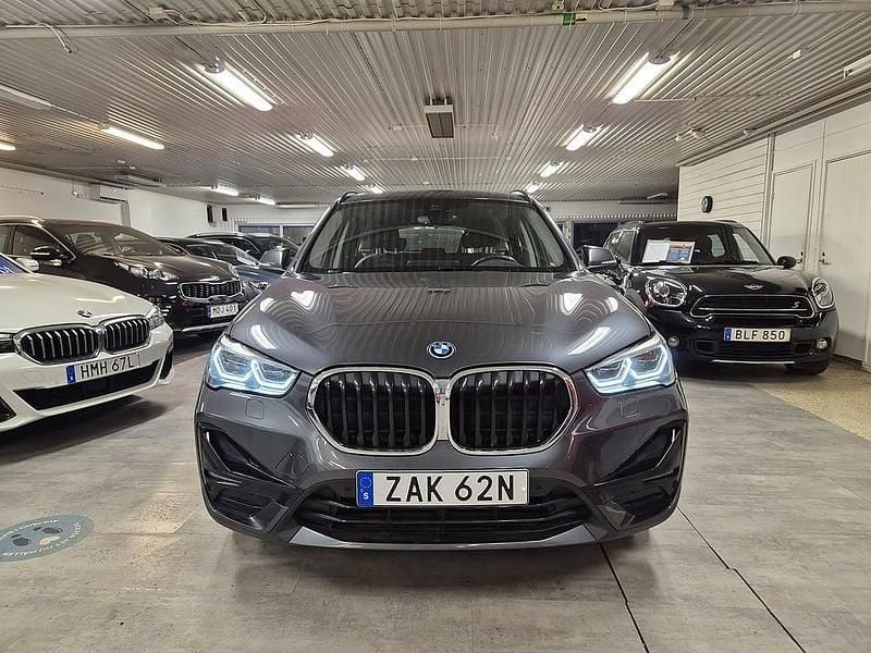 Begagnad BMW X1 Sport Line 125 HK (91 kW) 2022 Grå SUV
