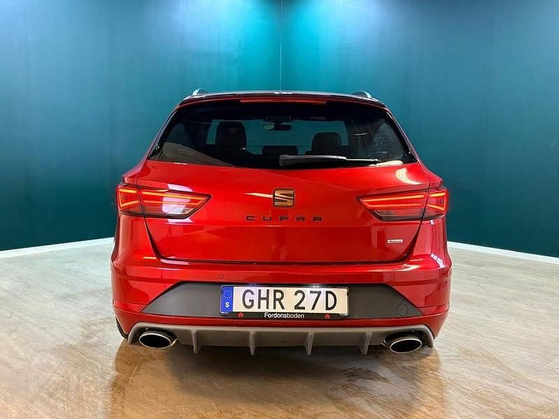 Begagnad Seat Leon ST 4Drive 301 HK (221 kW) 2018 Röd Kombi