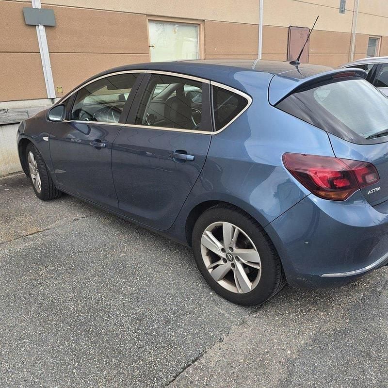 Blå Begagnad 2013 Opel Astra Halvkombi | 36 500 kr (Bra pris) - Bild 1/2