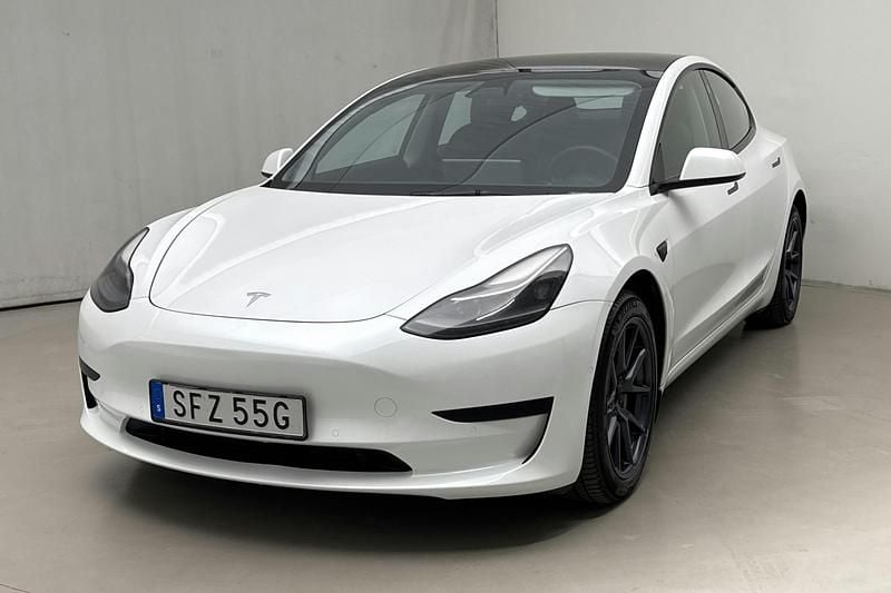 Vit Begagnad 2021 Tesla Model 3 Sedan | 219 000 kr (Bra pris) - Bild 1/4