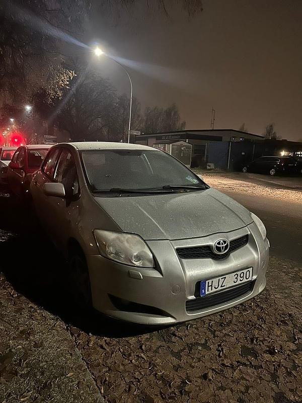 Begagnad 2008 Toyota Auris Halvkombi | 48 500 kr (Marknadspris) - Bild 1/4