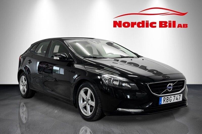 Svart Begagnad 2016 Volvo V40 Kinetic Kombi | 109 900 kr (Marknadspris) - Bild 1/4