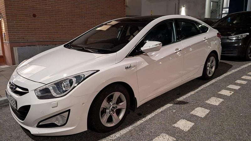 Vit Begagnad 2013 Hyundai i40 Sedan | 64 000 kr (Lite dyr) - Bild 1/4