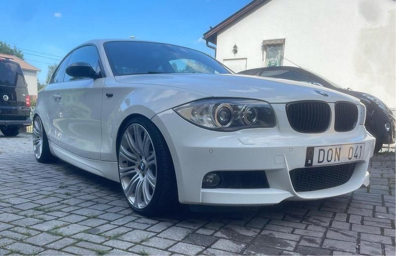 Vit Begagnad 2008 BMW 123 Coupé M Sport Sportkupé | 110 000 kr - Bild 1/4