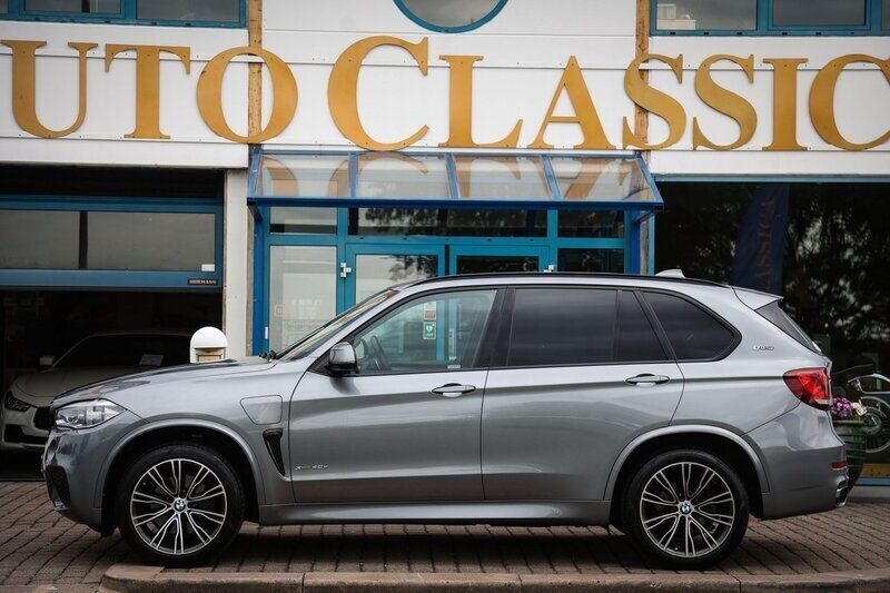 Grå (grå metallic) Begagnad 2018 BMW X5 M Sport SUV | 379 000 kr (Dyr) - Bild 1/4
