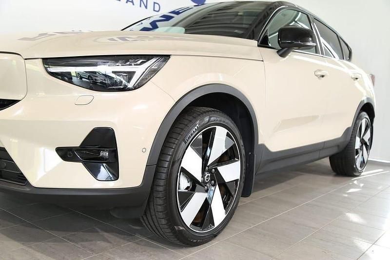 Begagnad Volvo EC40 Performance 328 kW (447 HK) 2024 Ljusbrun (brun) SUV