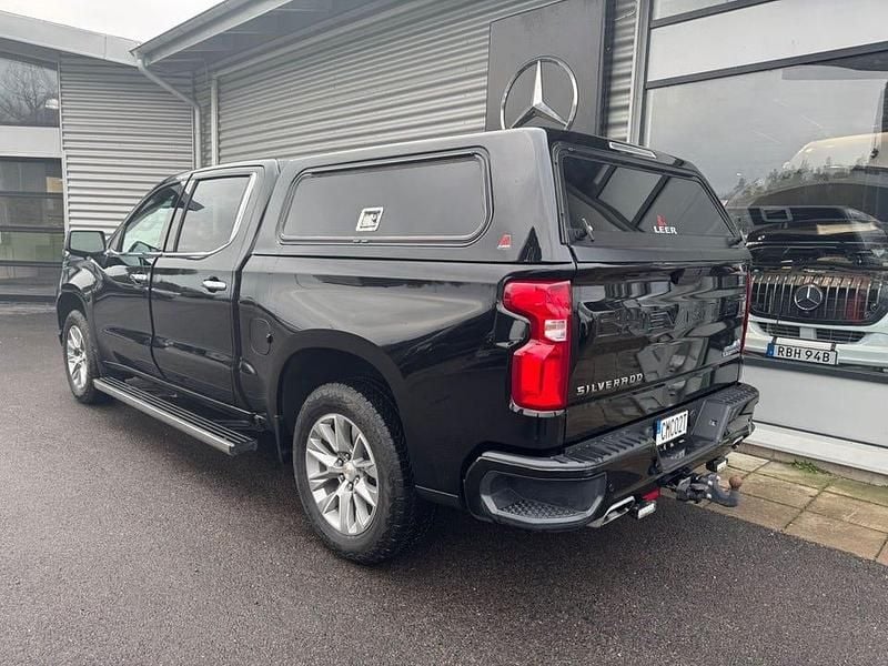 Begagnad Chevrolet Silverado 426 HK (313 kW) 2022 Svart Van
