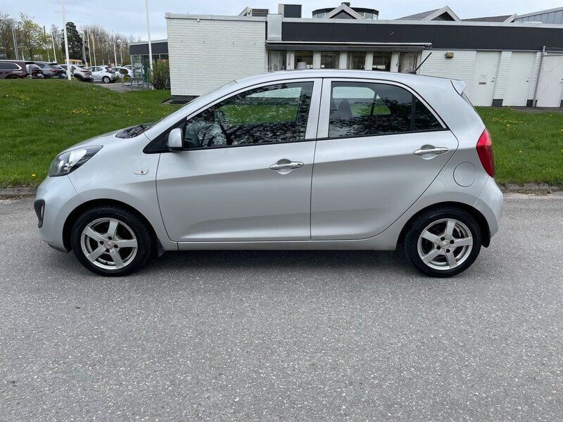 Grå Begagnad 2014 Kia Picanto Halvkombi | 49 900 kr (Marknadspris) - Bild 1/4