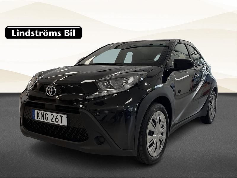 Svart Begagnad 2023 Toyota Aygo X SUV | 149 900 kr (Marknadspris) - Bild 1/3