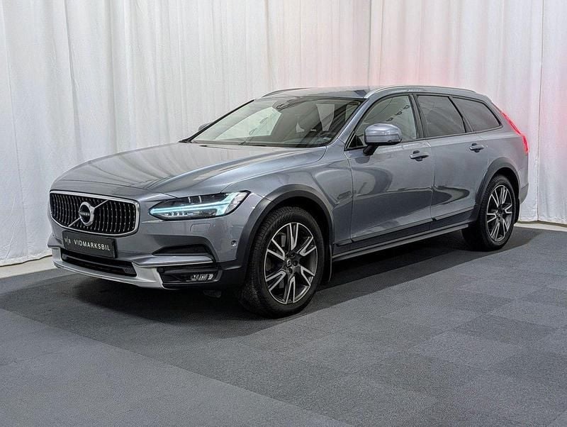 Grå Begagnad 2017 Volvo V90 CC Inscription Kombi | 254 900 kr (Lite dyr) - Bild 1/4