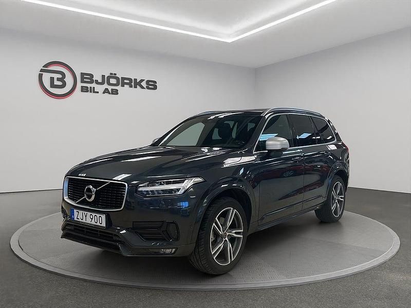 Mörkgrå Begagnad 2016 Volvo XC90 R-Design SUV | 309 500 kr (Marknadspris) - Bild 1/4