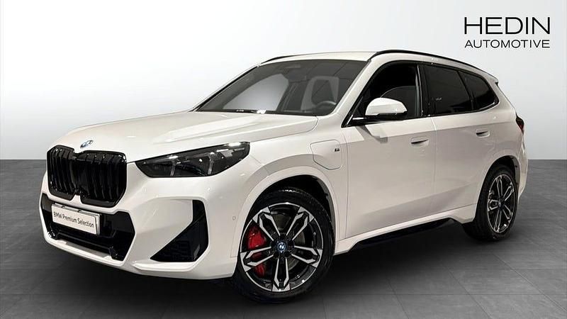 Vit Begagnad 2025 BMW X1 M Sport SUV | 588 700 kr (Dyr) - Bild 1/4