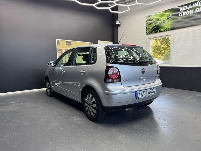 Begagnad VW Polo Comfortline 80 HK (58 kW) 2007 Silver Halvkombi