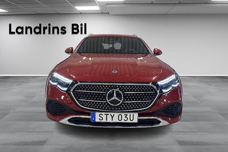 Begagnad Mercedes E300 Premium 197 HK (144 kW) 2024 Röd Kombi