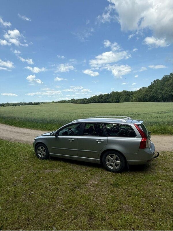 Silver Begagnad 2012 Volvo V50 Momentum Kombi | 49 000 kr (Lite dyr) - Bild 1/4