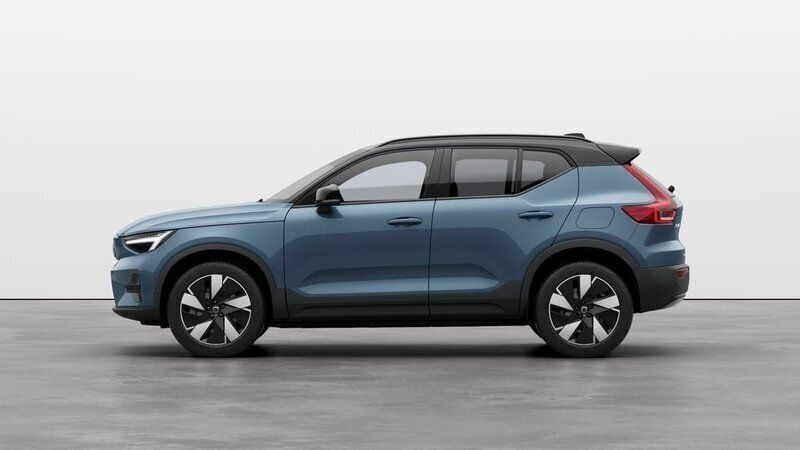 Grå Begagnad 2023 Volvo XC40 Core SUV | 529 900 kr - Bild 1/4