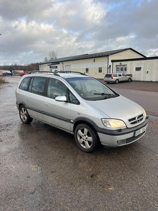 Grå Begagnad 2004 Opel Zafira Minibuss | 24 900 kr - Bild 1/4