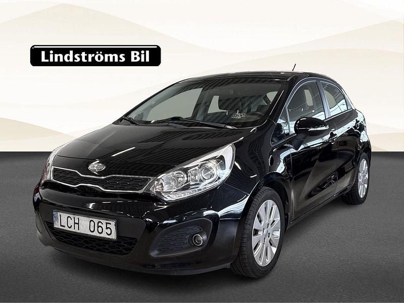 Svart Begagnad 2013 Kia Rio Halvkombi | 79 000 kr (Marknadspris) - Bild 1/3