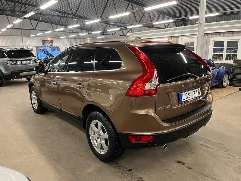 Begagnad Volvo XC60 Momentum 163 HK (119 kW) 2011 Brun SUV
