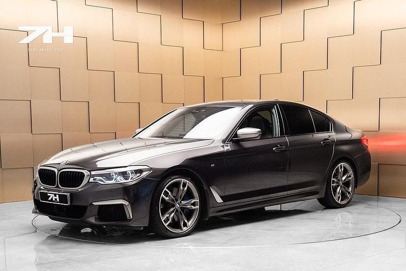 Grå Begagnad 2020 BMW M550 Efficient Dynamics Sedan | 599 000 kr - Bild 1/4