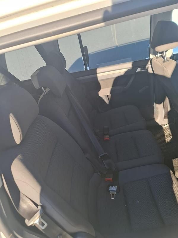 Begagnad VW Touran 105 HK (77 kW) 2009 Minibuss