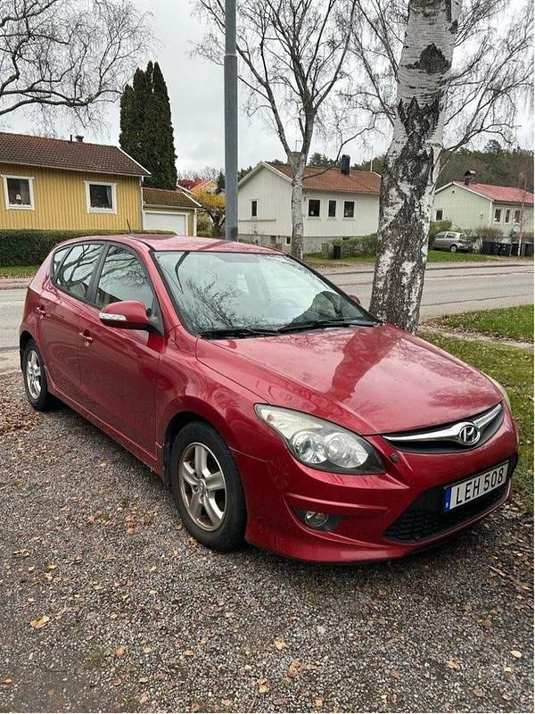 Begagnad 2011 Hyundai i30 Halvkombi | 25 000 kr (Marknadspris) - Bild 1/4