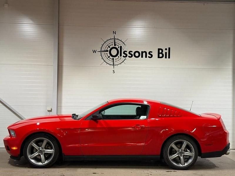 Begagnad Ford Mustang 309 HK (227 kW) 2011 Röd Sportkupé