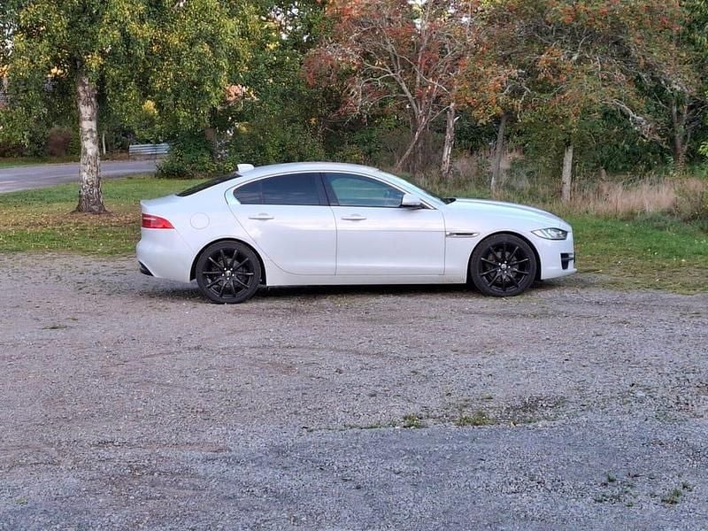 Begagnad Jaguar XE 180 HK (132 kW) 2017 Sedan