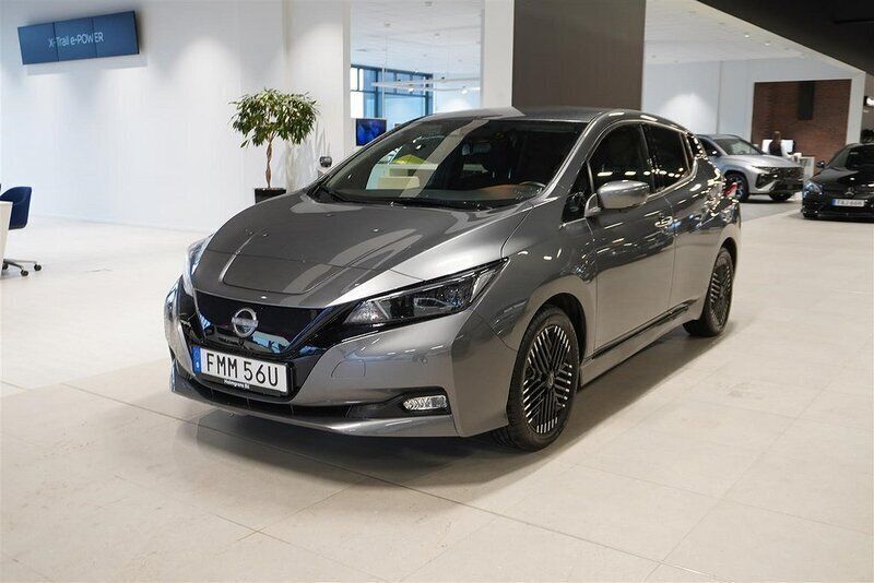 Grå/silver Begagnad 2023 Nissan Leaf N-Connecta Halvkombi | 208 800 kr (Superpris) - Bild 1/4