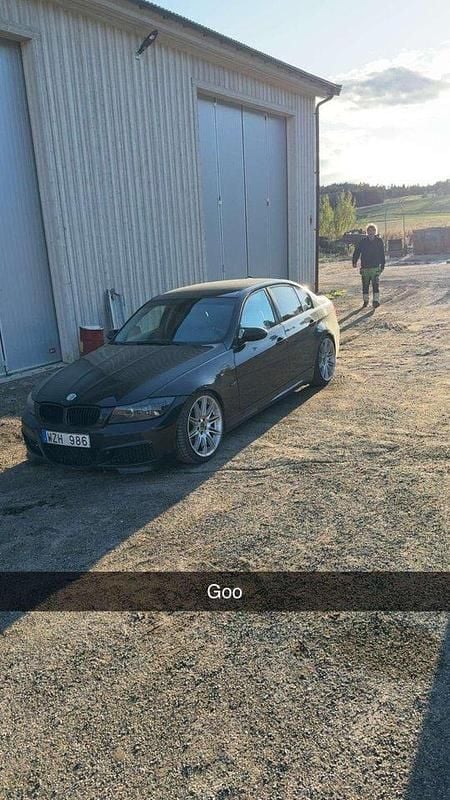 Svart Begagnad 2006 BMW 320 Sedan | 70 000 kr - Bild 1/3