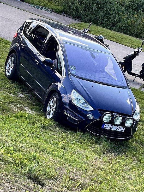Blå Begagnad 2011 Ford S-MAX Business Edition Minibuss | 75 000 kr (Marknadspris) - Bild 1/4