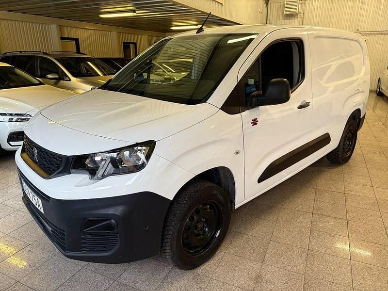 Vit Begagnad 2020 Peugeot Partner Minibuss | 114 900 kr (Superpris) - Bild 1/4