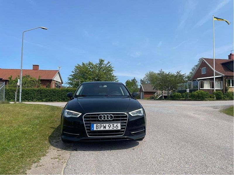 Svart Begagnad 2014 Audi A3 Sportback Attraction Halvkombi | 83 000 kr (Bra pris) - Bild 1/4