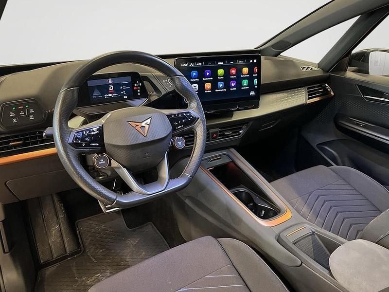 Begagnad Cupra Born e-Boost 172 kW (234 HK) 2023 Röd Halvkombi