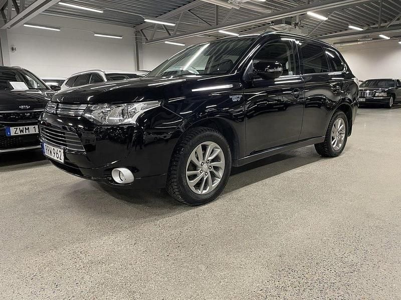Begagnad Mitsubishi Outlander 203 HK (149 kW) 2014 Svart SUV