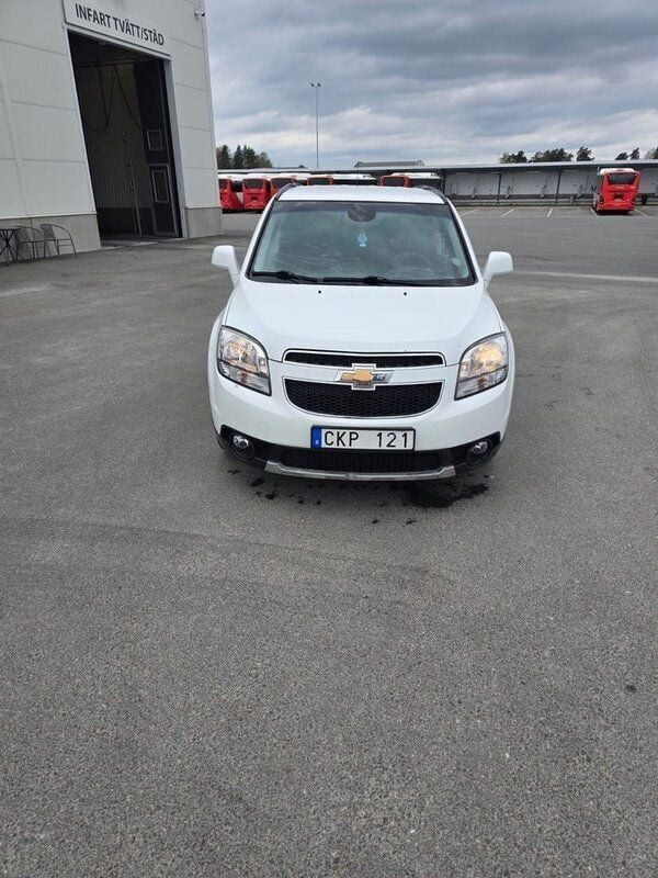 Vit Begagnad 2013 Chevrolet Orlando Minibuss | 40 000 kr (Marknadspris) - Bild 1/4