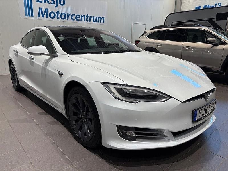 Vit Begagnad 2017 Tesla Model S Halvkombi | 269 900 kr (Marknadspris) - Bild 1/4