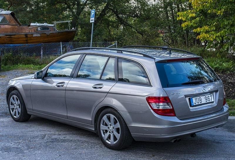 Silver Begagnad 2009 Mercedes C180 Classic Kombi | 52 000 kr (Superpris) - Bild 1/4