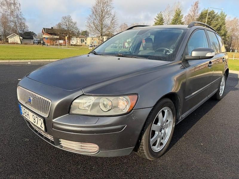Grå Begagnad 2007 Volvo V50 Kinetic Kombi | 27 500 kr (Dyr) - Bild 1/4