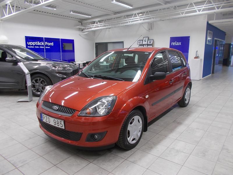 Röd Begagnad 2007 Ford Fiesta | 39 400 kr - Bild 1/4