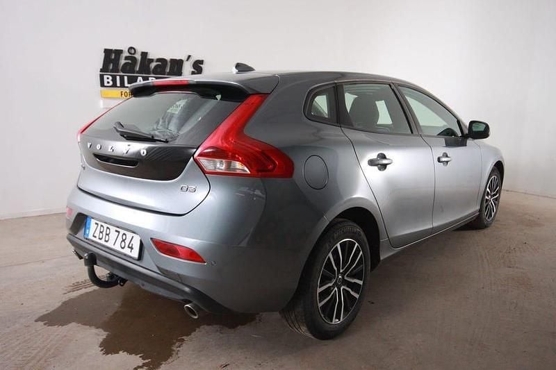 Begagnad Volvo V40 Momentum 150 HK (110 kW) 2017 Grå Kombi