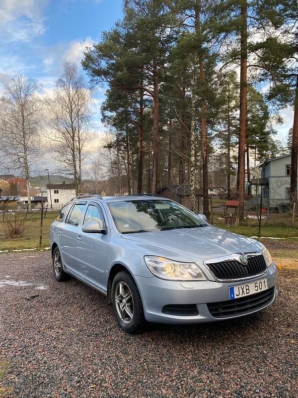 Begagnad 2010 Skoda Octavia Kombi | 26 000 kr (Superpris) - Bild 1/4