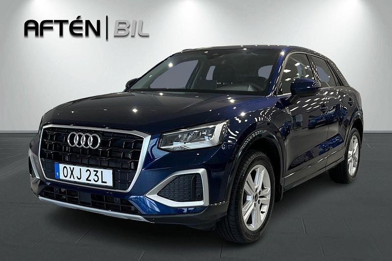 Blå Begagnad 2024 Audi Q2 Advanced Plus SUV | 294 800 kr (Marknadspris) - Bild 1/3