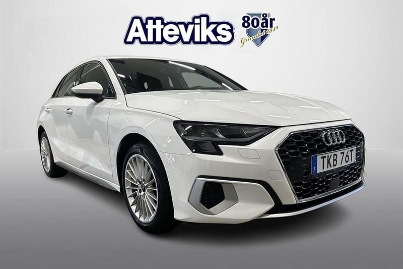 Vit Begagnad 2022 Audi A3 Sportback Advanced Plus Halvkombi | 229 000 kr (Marknadspris) - Bild 1/4