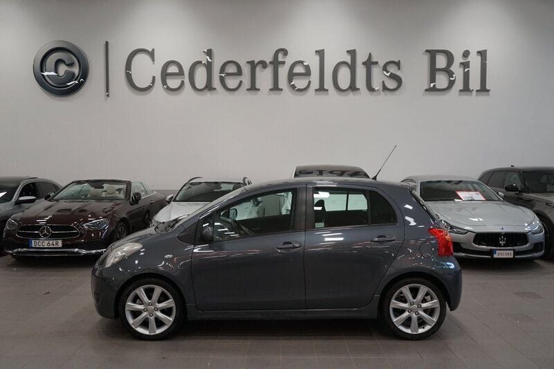 Grå Begagnad 2006 Toyota Yaris Sport Halvkombi | 69 900 kr (Bra pris) - Bild 1/4