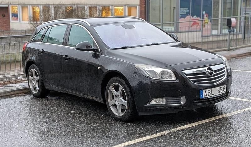 Carbon flash Begagnad 2011 Opel Insignia Kombi | 15 000 kr - Bild 1/3