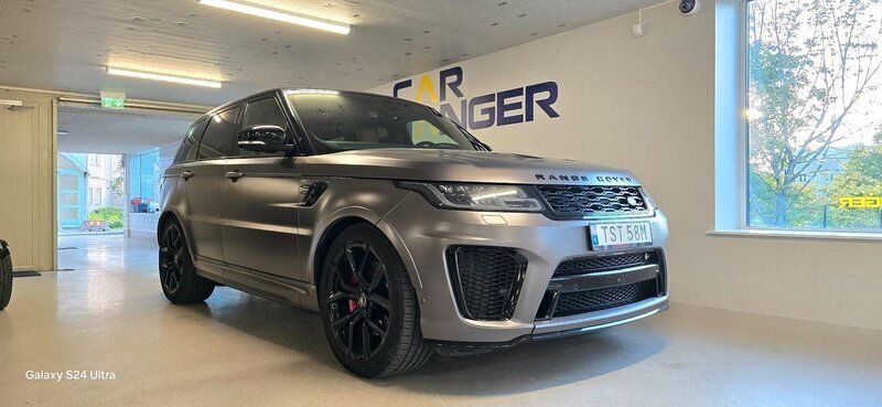 Grå Begagnad 2020 Land Rover Range Rover Sport SVR SUV | 1 099 900 kr (Dyr) - Bild 1/4