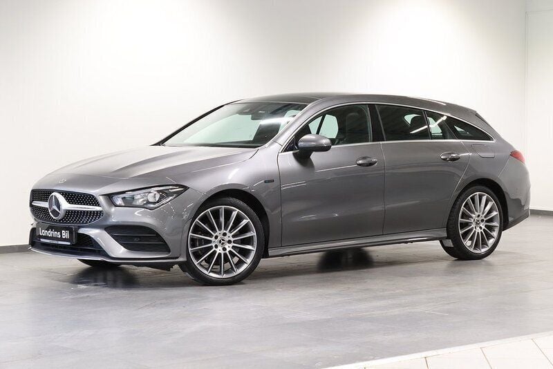 Mörkgrå Begagnad 2020 Mercedes CLA250e Shooting Brake AMG Kombi | 329 000 kr (Marknadspris) - Bild 1/4